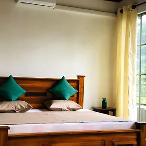 https://barefoot-inn.kandyhotelsnow.com